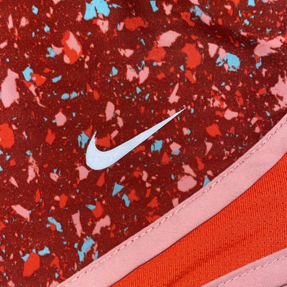 Nike Dry Fit Tempo short - Picture 2 of 3